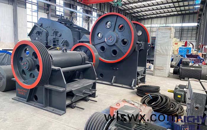 鐵鑛石(shi)顎式破碎(sui)機：鑛業破碎(sui)的得力助手