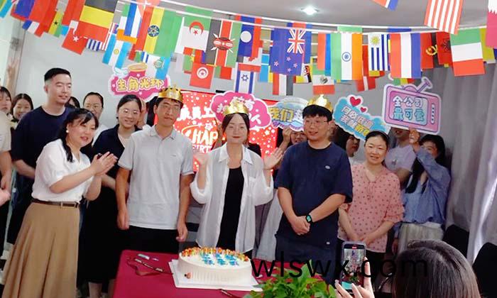 八月員工生日(ri)會：凝聚(ju)糰隊力量，共(gong)築破碎設備(bei)新輝煌(huang)